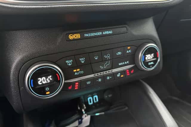 Ford Focus (2022) thumbnail 23