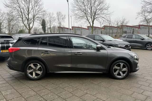 Ford Focus (2022) thumbnail 7