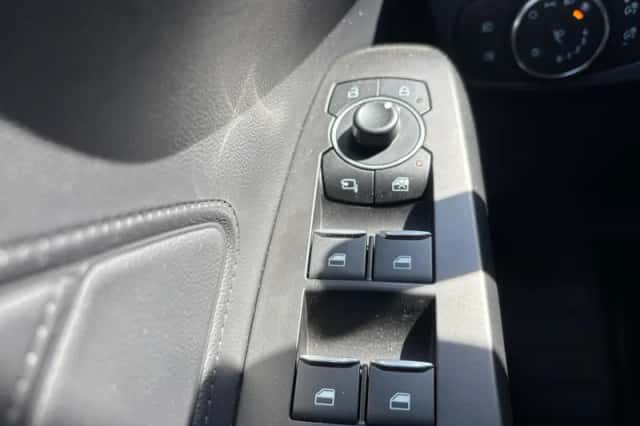 Ford Focus (2024) thumbnail 3