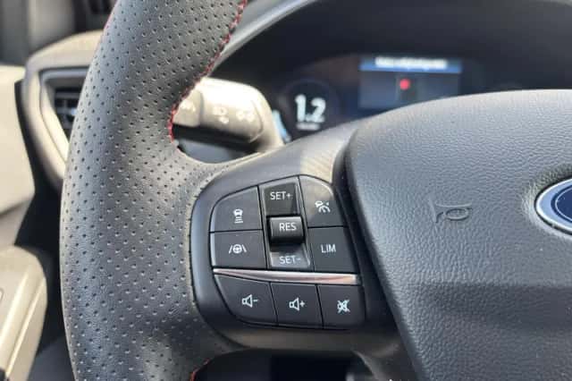 Ford Focus (2024) thumbnail 4