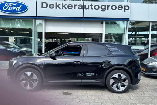 Ford Explorer (2025) thumbnail 3