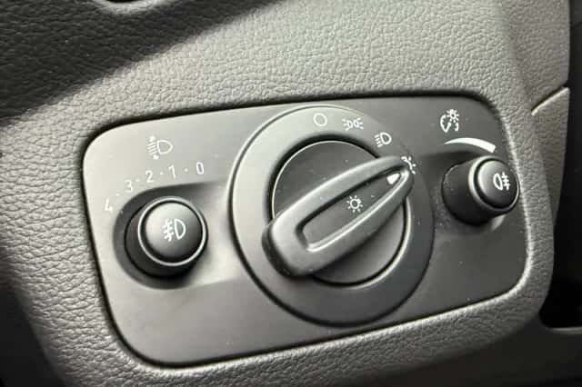 Ford C-Max (2018) thumbnail 23