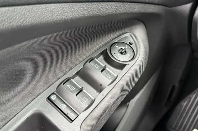 Ford C-Max (2018) thumbnail 24