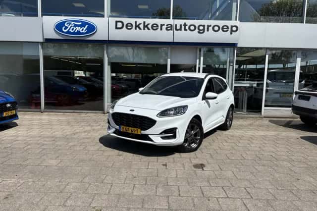 Ford Kuga (2023) thumbnail 2