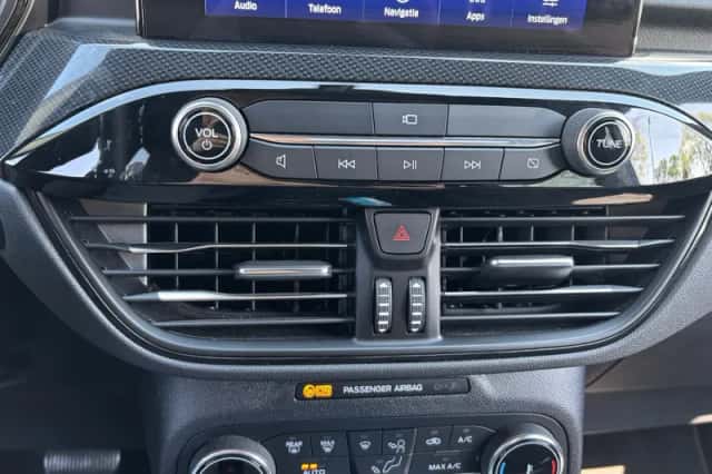 Ford Kuga (2023) thumbnail 11