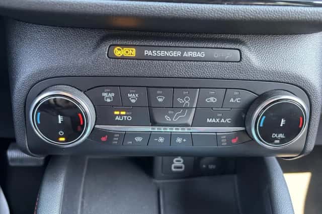 Ford Kuga (2023) thumbnail 12