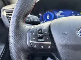 Ford Kuga (2023) thumbnail 4