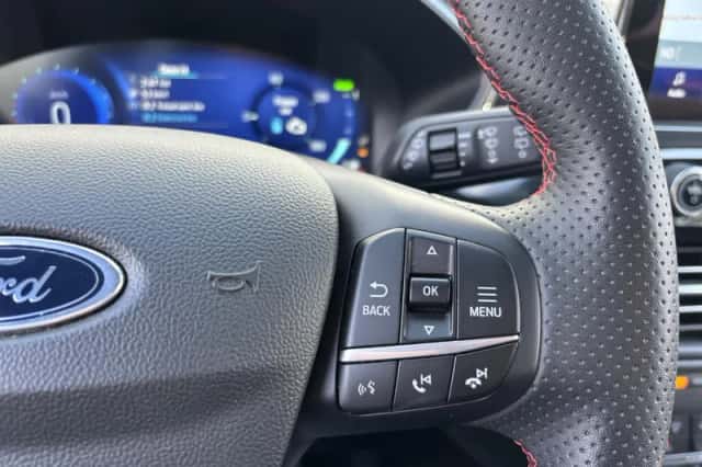 Ford Kuga (2023) thumbnail 6