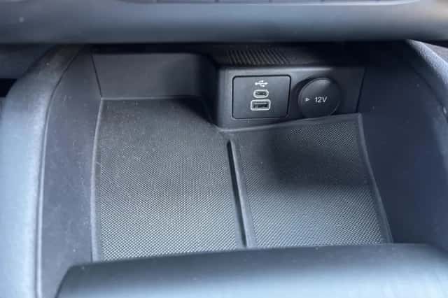 Ford Kuga (2023) thumbnail 7