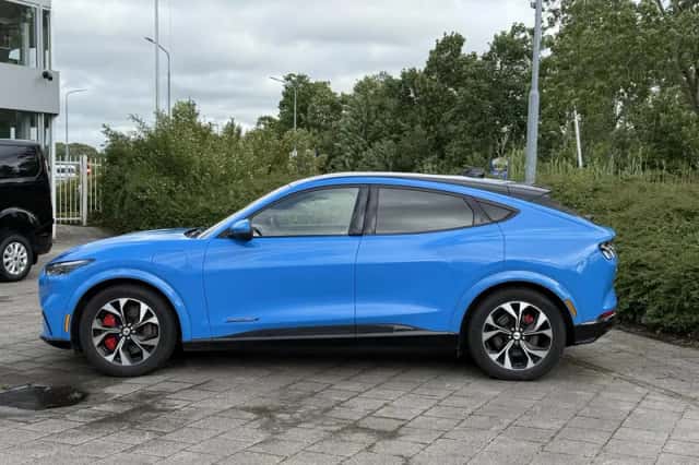 Ford Mustang Mach-E (2021) thumbnail 3