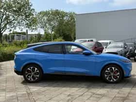Ford Mustang Mach-E (2021) thumbnail 5