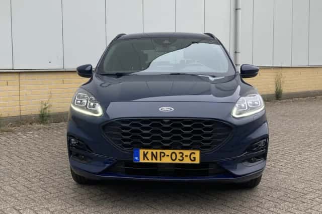 Ford Kuga (2023) thumbnail 3