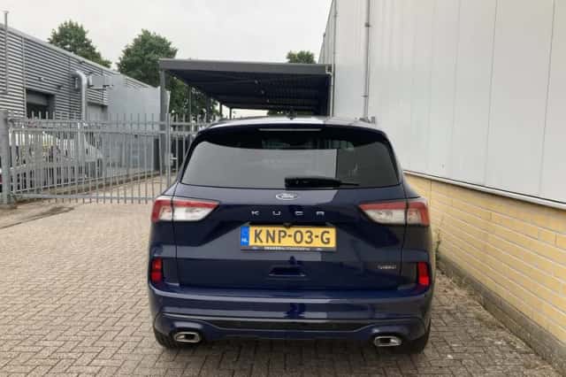 Ford Kuga (2023) thumbnail 5