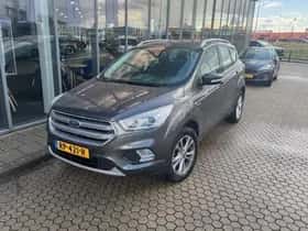 Ford Kuga (2018) thumbnail 2