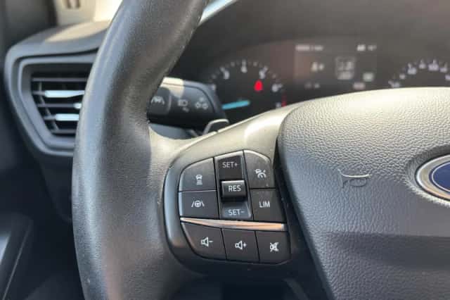 Ford Focus (2019) thumbnail 3