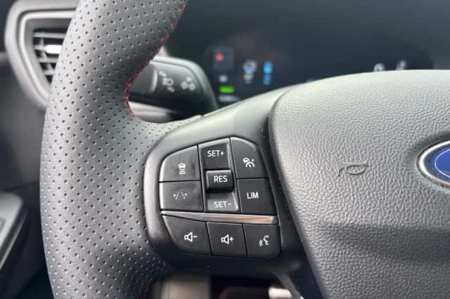 Ford Kuga (2024) thumbnail 4