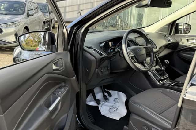 Ford Kuga (2019) thumbnail 12