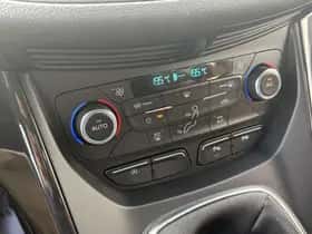 Ford Kuga (2019) thumbnail 23