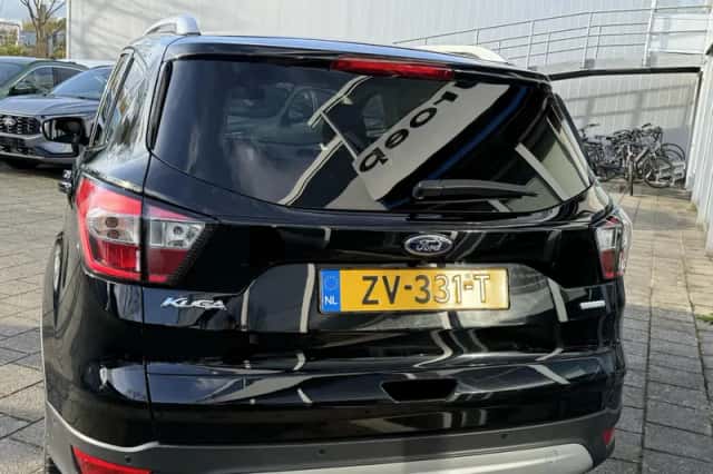 Ford Kuga (2019) thumbnail 4