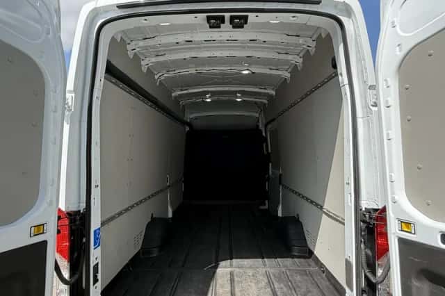 Ford Transit (2024) thumbnail 6