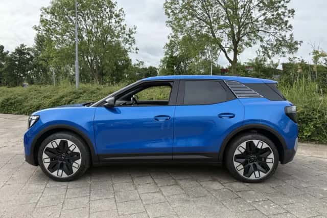 Ford Explorer (2026) thumbnail 3