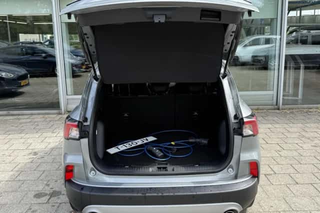 Ford Kuga (2023) thumbnail 5