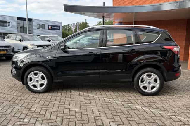 Ford Kuga (2019) thumbnail 4