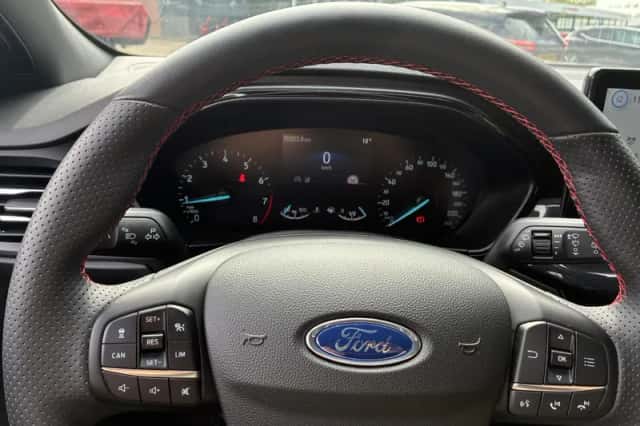 Ford Focus (2024) thumbnail 3