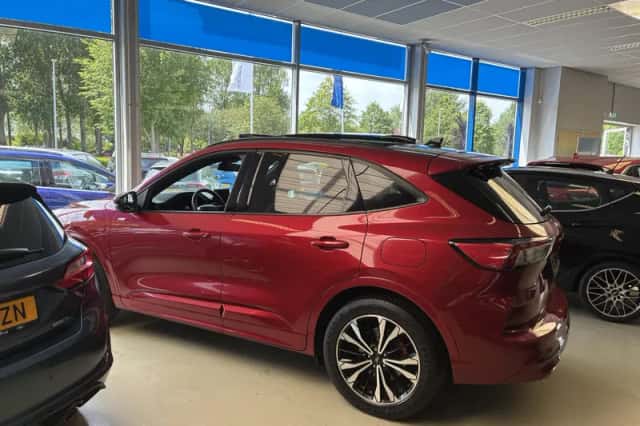 Ford Kuga (2021) thumbnail 3