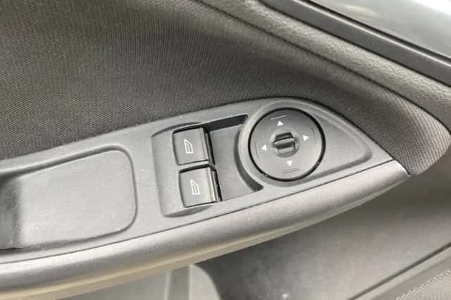 Ford Focus (2018) thumbnail 12