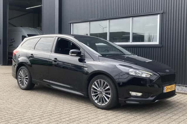 Ford Focus (2018) thumbnail 3