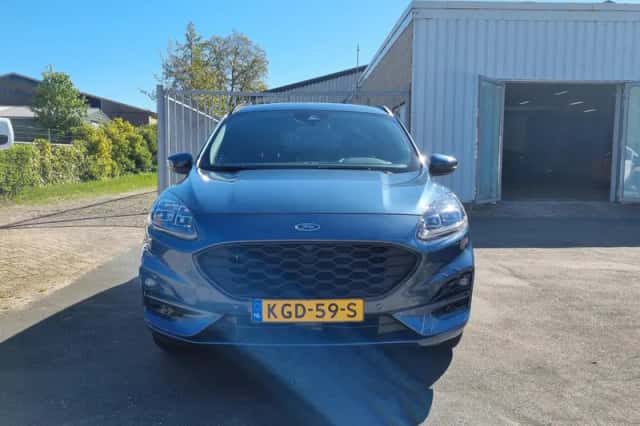 Ford Kuga (2023) thumbnail 2