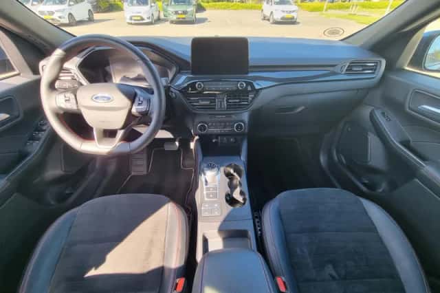Ford Kuga (2023) thumbnail 15