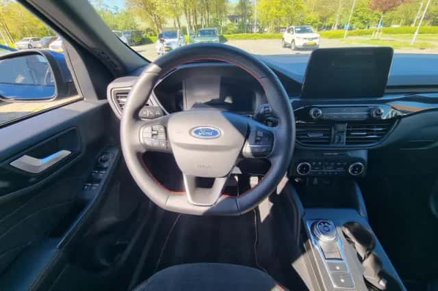 Ford Kuga (2023) thumbnail 16