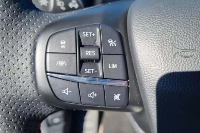 Ford Kuga (2023) thumbnail 17