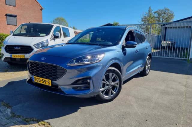Ford Kuga (2023) thumbnail 3