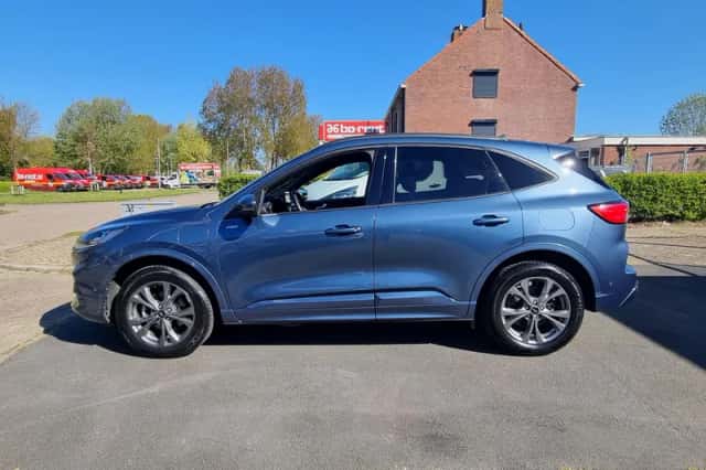 Ford Kuga (2023) thumbnail 4