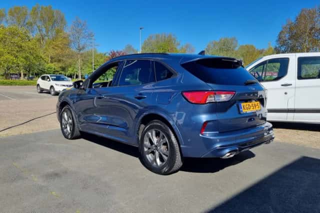 Ford Kuga (2023) thumbnail 5