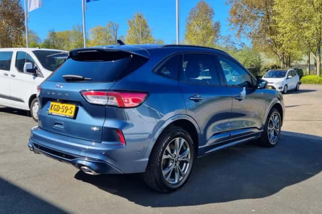 Ford Kuga (2023) thumbnail 7