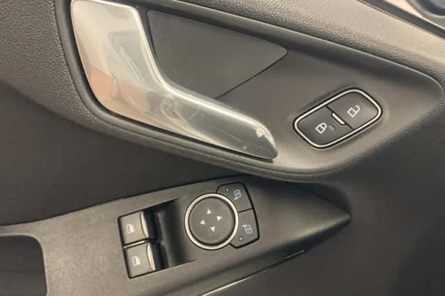 Ford Fiesta (2018) thumbnail 10