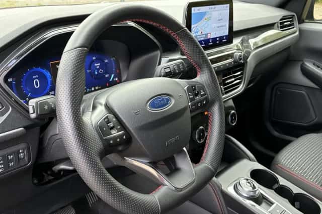 Ford Kuga (2023) thumbnail 4
