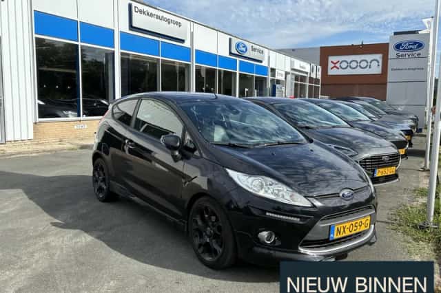 Ford Fiesta (2012) thumbnail 1