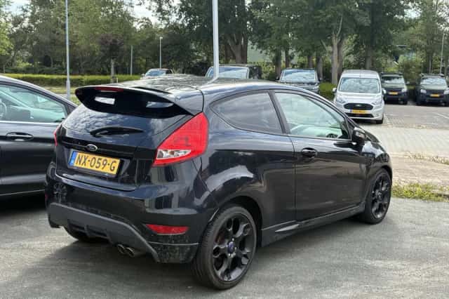 Ford Fiesta (2012) thumbnail 2