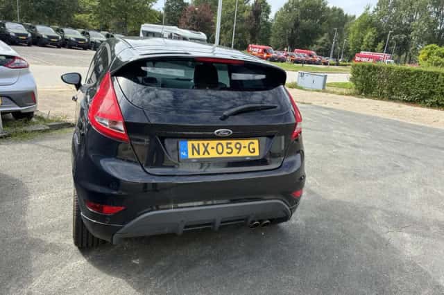 Ford Fiesta (2012) thumbnail 6