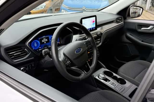 Ford Kuga (2021) thumbnail 2