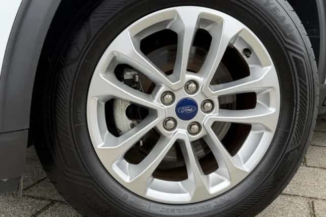 Ford Kuga (2021) thumbnail 8