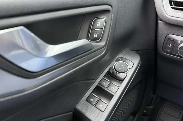Ford Kuga (2021) thumbnail 10