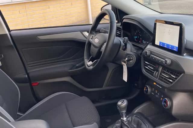 Ford Focus (2022) thumbnail 16