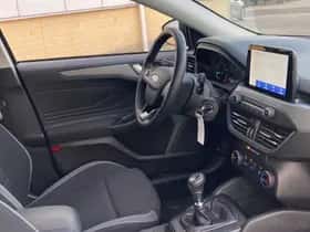 Ford Focus (2022) thumbnail 16