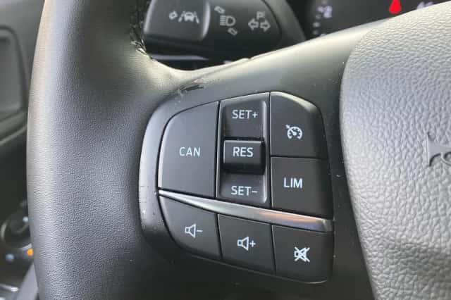 Ford Focus (2022) thumbnail 10